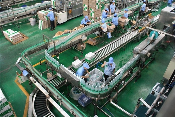 Makkelijk te bedienen Volledig automatische 2000 zakken/uur zak waterproductielijn vulmachine