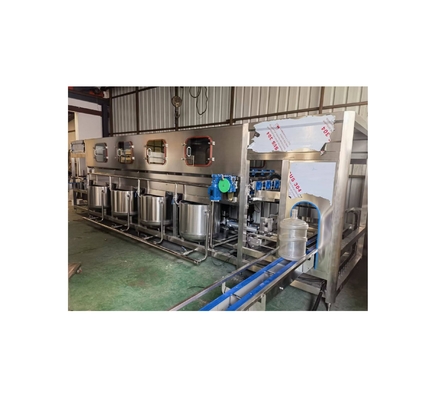Professionele installatie voor het wassen van mineraalwater en het vullen en bekleden