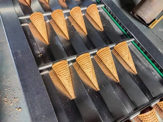 Polish Mirror Polished Ice Cream Cone Cup Maker Productielijn voor snelle productie