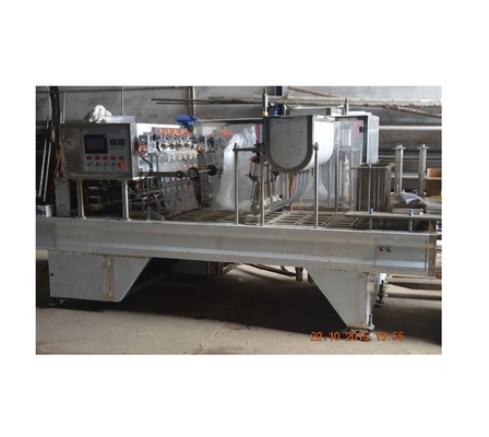 Automatische pneumatisch aangedreven yoghurt ijsbeker vul- en afdichtmachine