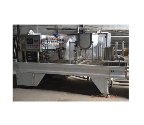 Automatische pneumatisch aangedreven yoghurt ijsbeker vul- en afdichtmachine