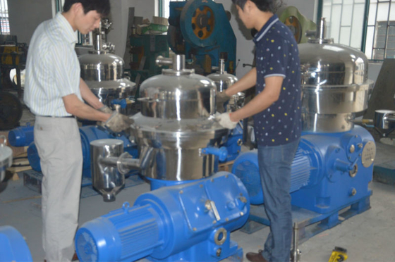 500 kg capaciteit 1000L/H melkcrème separator met automatische reiniging 2200*1350*1150mm