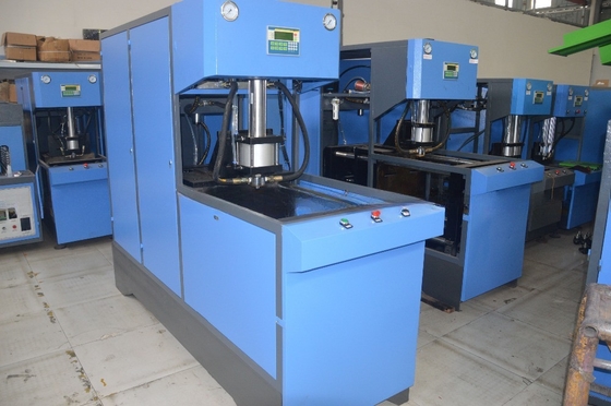 Semi-automatische 5 liter PET waterflessen gietmachine voor de verwerking van kunststof