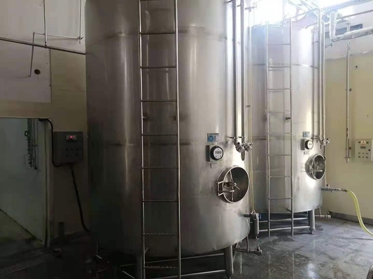 Grote melkopslagbank met een capaciteit van 5000 liter voor landbouwbedrijven