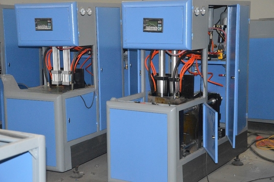 Automatische flesblaasmachine met 35kN klemkracht en max.fleshoogte 380 mm