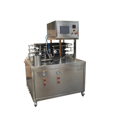 Laboratoriumsterilisator met aseptische vulapparatuur voor de verwerking van melk in een productie-installatie