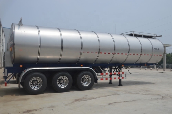 Tankwagens met een groot volume van 1000 tot 80000 liter melk voor het vervoer over lange afstanden in de zuivelindustrie