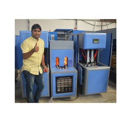 Infraroodverwarming Twee holte PET-flessen blaasmachine voor gladde flessenproductie