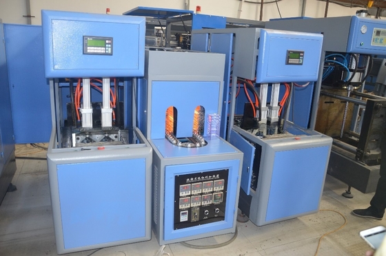 Geavanceerde semi-automatische ronde vorm plastic flessen maken machine Volume grootte 0.1-2L PLC MITSUBISHI