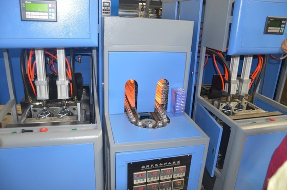 Geavanceerde semi-automatische ronde vorm plastic flessen maken machine Volume grootte 0.1-2L PLC MITSUBISHI