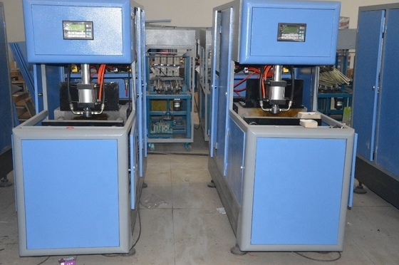 Semi-automatische 5L PET-flessenblaasmachine met één holte, laag onderhoud