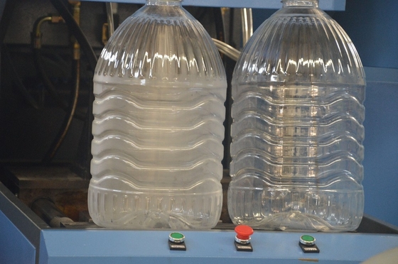 1250 kg semi-automatische 6L PET-flessen blaasgietmachine voor de waterverpakkingsindustrie