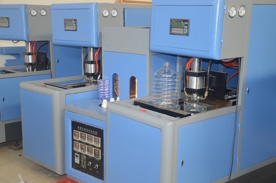 1250 kg semi-automatische 6L PET-flessen blaasgietmachine voor de waterverpakkingsindustrie