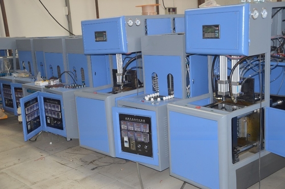 1250 KG CE goedgekeurde semi-automatische 2L PET-flessenblaasmachine voor klantvereisten