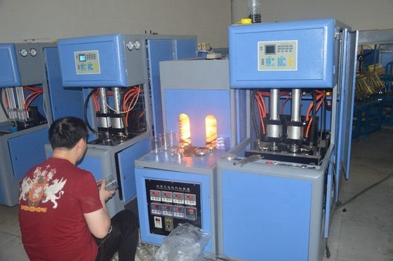Fabrieksfabriek Semi-automatische 2000B/H Een verwarmer trek twee blaasgietmachine Gewicht KG 1250 KG