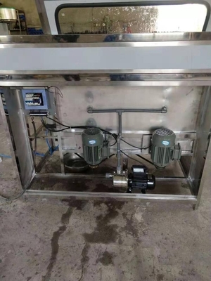 100% Vulling nauwkeurigheid Semi-automatische 5 liter fles binnen spoelen en buiten borstelmachine voor flessen