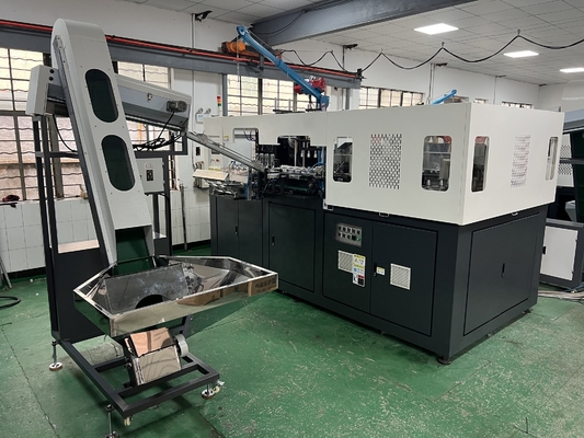 2800 KG Automatische 4 holte PET fles Stretch Blow Molding Machine voor mineraalwaterverwerkingslijn