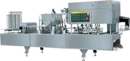 Gebruikelijke pneumatische yoghurtbekervuller en -verzegelingsmachine voor plastic bekers