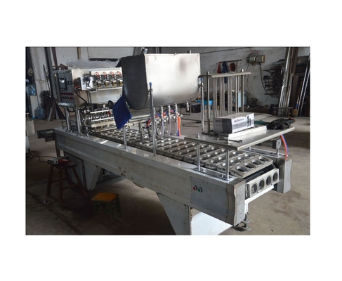 Volledig automatische yoghurtbeker vul- en afdichtmachine met 100% vulnauwkeurigheid
