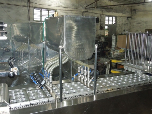 Volledig automatische yoghurtbeker vul- en afdichtmachine met 100% vulnauwkeurigheid