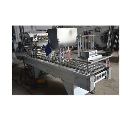 Volledig automatische yoghurtbeker vul- en afdichtmachine met 100% vulnauwkeurigheid