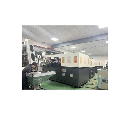 Automatische 9000bph PET-flessenblaasmachine voor consistente productie en 40kW vermogen