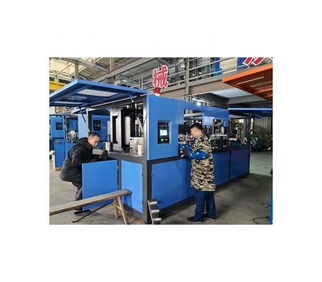 Theoretische output 4000-4500 stuks Volledig automatische 4 holte pet flessen blaasmachine