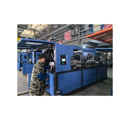 Theoretische output 4000-4500 stuks Volledig automatische 4 holte pet flessen blaasmachine