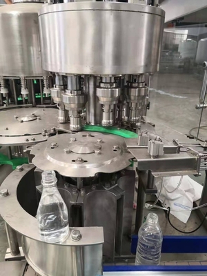 Elektrische kleine bedrijven Mineraalwatervulmachine met 18 koppen Uitvoer BPH 000