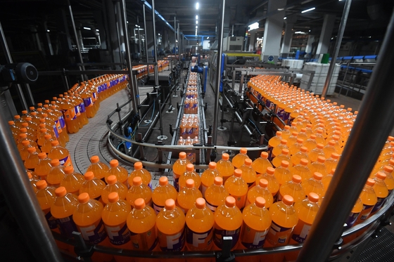 Automatische productieapparatuur voor het extraheren van sappen uit roestvrij staal voor flessen van 500 ml tot 1500 ml
